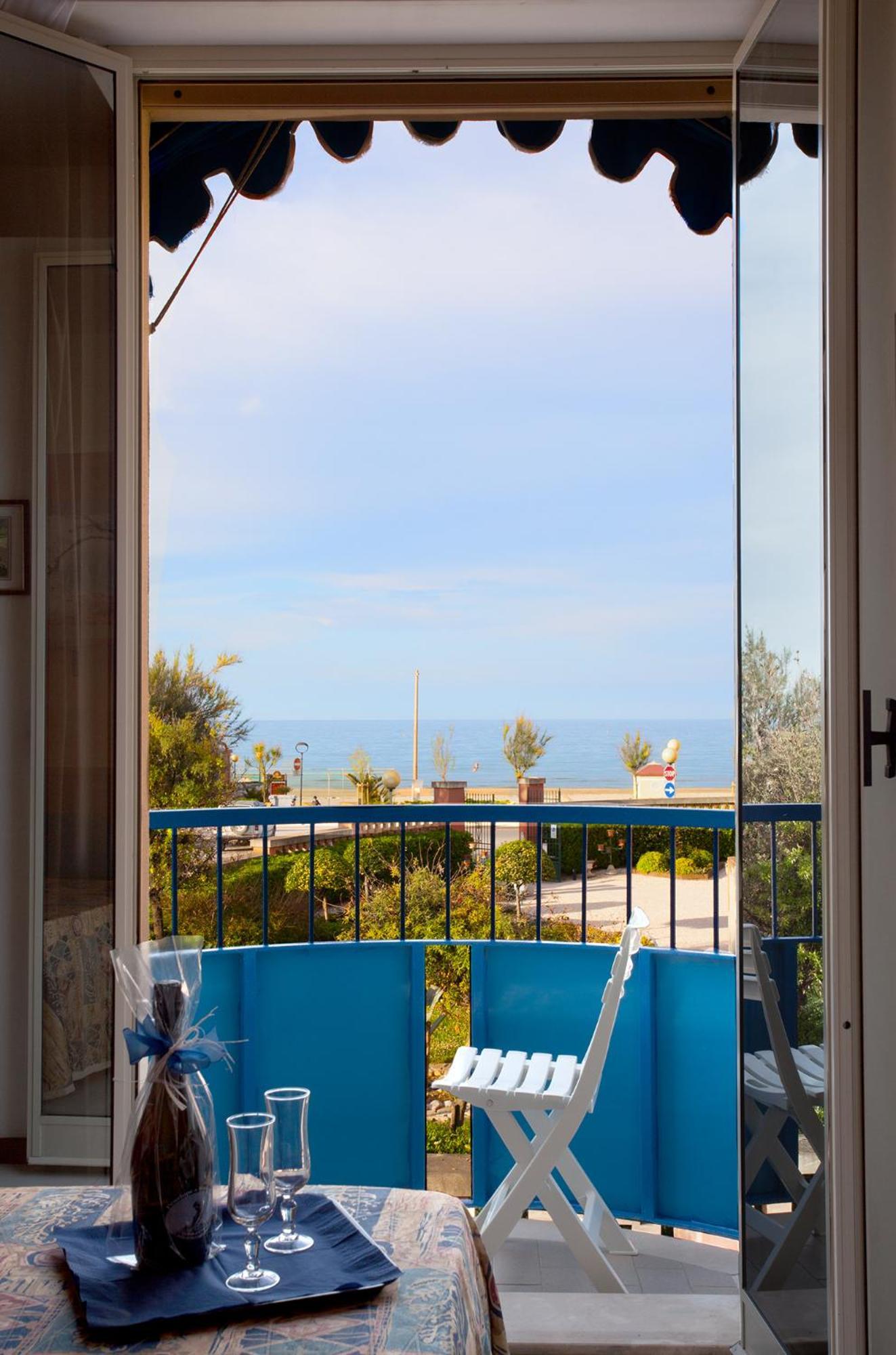 Hotel Azzurra سينِغاليا المظهر الخارجي الصورة